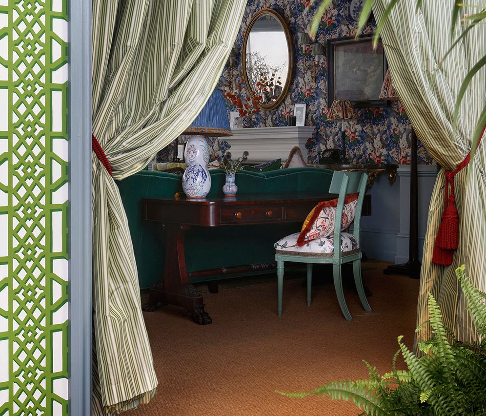 Bloomsbury Square, Gavin Houghton